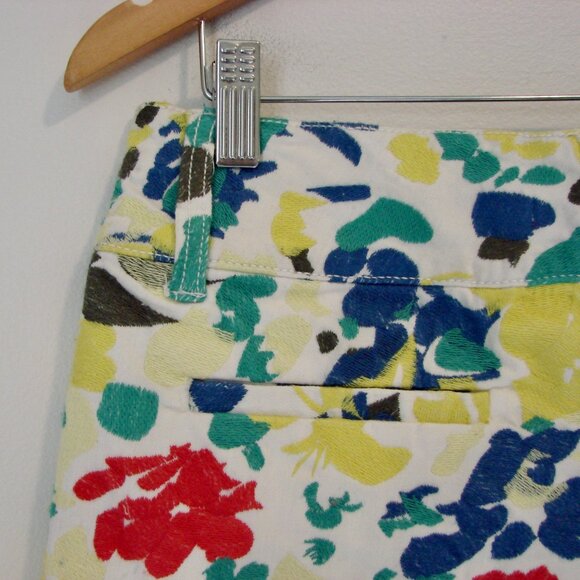Alice + Olivia Floral Shorts Cady Cuffed White Blue Red Embroidered Size Small - Picture 8 of 16